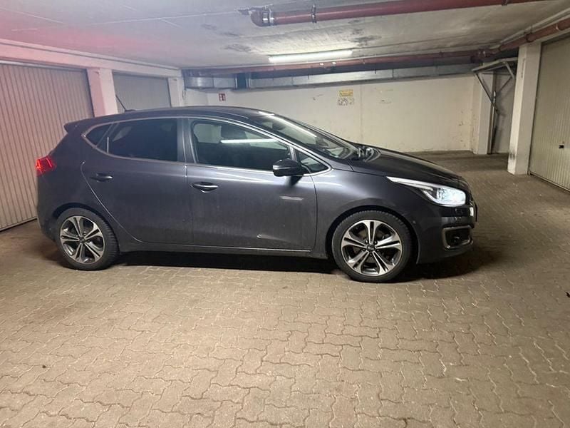 Gebraucht Kia Ceed 135 PS (99 kW) 2016 Grau Kleinwagen