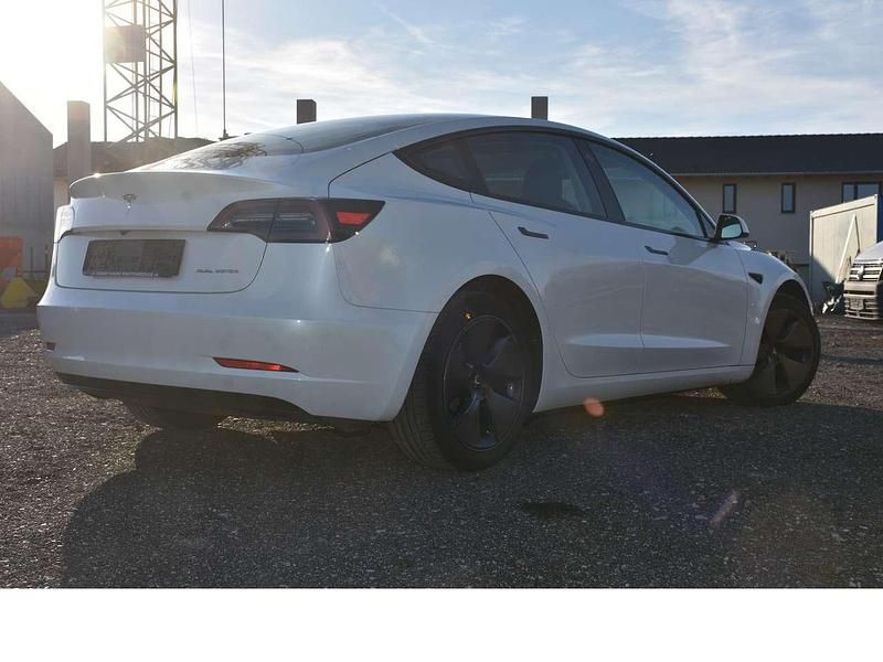 Second-hand Tesla Model 3 366 kW (498 CP) 2022 Alb Berlinǎ