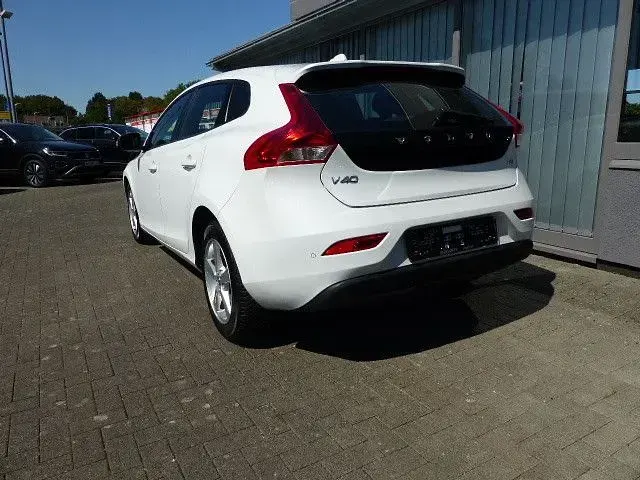 Gebraucht Volvo V40 Kinetic 122 PS (89 kW) 2017 Crystal white Limousine