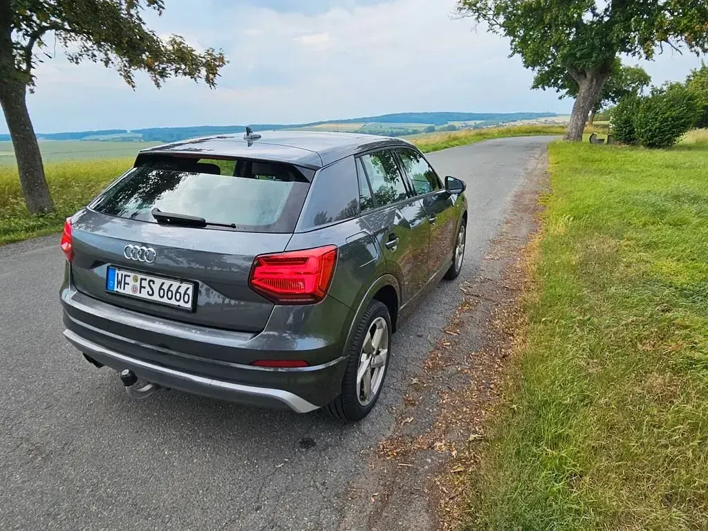 Gebraucht Audi Q2 S-Line 150 PS (110 kW) 2018 Grau SUV