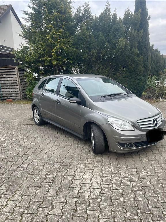 Gebraucht Mercedes B150 95 PS (69 kW) 2008 Braun Van / Kleinbus
