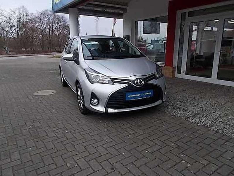 Gebraucht Toyota Yaris Comfort 99 PS (72 kW) 2014 Silber Limousine
