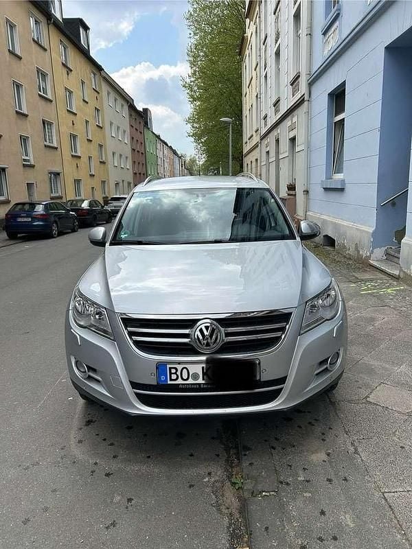 Grau Gebraucht 2011 VW Tiguan Team SUV | 5.500 € (Superpreis) - Bild 1/4