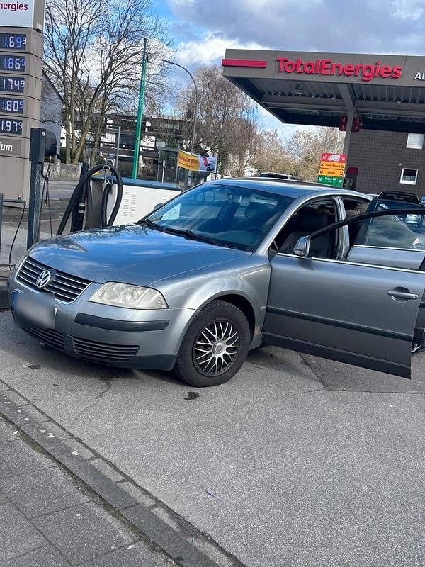 Gebraucht VW Passat 116 PS (85 kW) 2004 Grau Limousine