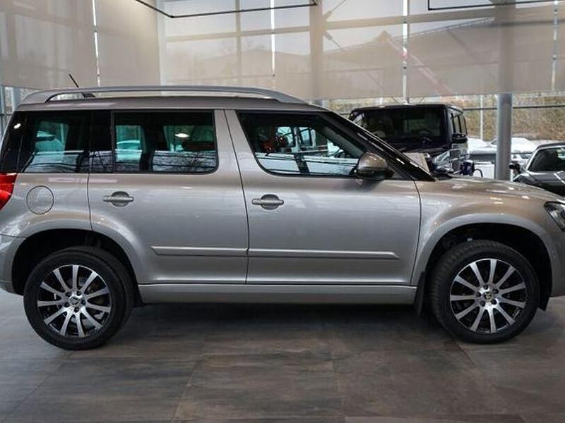 Gebraucht Skoda Yeti LAURIN & KLEMENT 150 PS (110 kW) 2017 Beige SUV