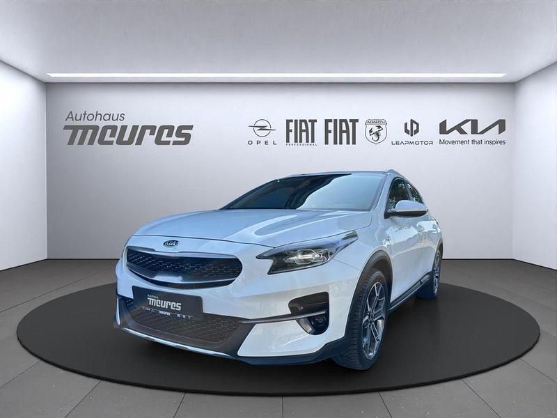 Hw2) deluxeweiss met. (weiss Gebraucht 2020 Kia XCeed SUV | 16.488 € (Fairer Preis) - Bild 1/4