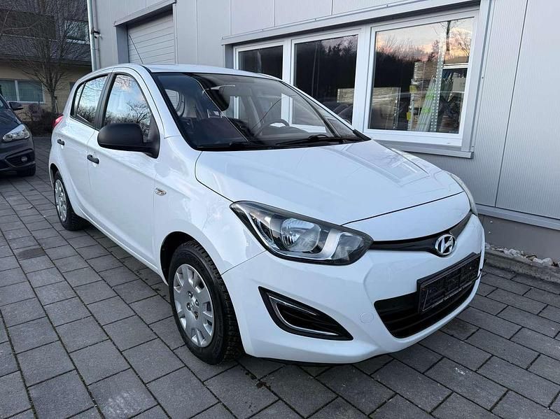 Pure white / sol Gebraucht 2014 Hyundai i20 Edition Kleinwagen | 5.800 € (Fairer Preis) - Bild 1/4