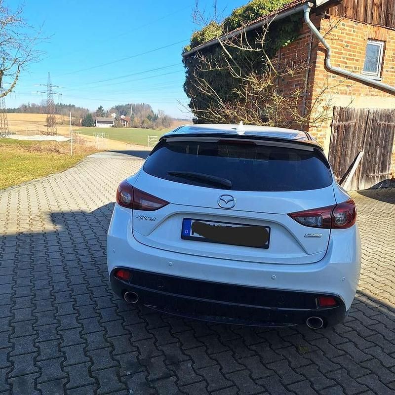 Gebraucht Mazda 3 Black Limited 150 PS (110 kW) 2016 Weiß Kleinwagen