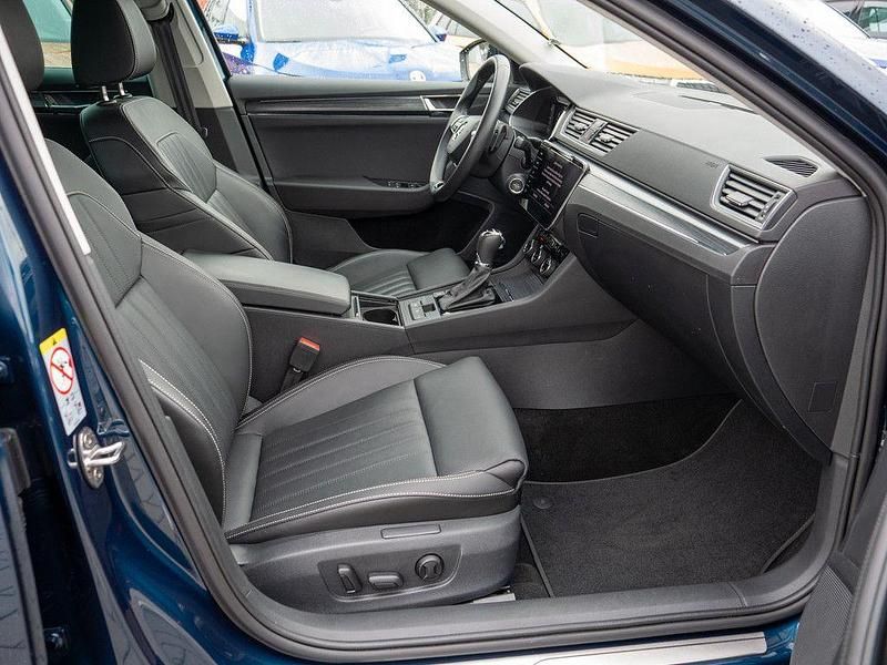 Gebraucht Skoda Superb Style 200 PS (147 kW) 2022 Blau Kombi