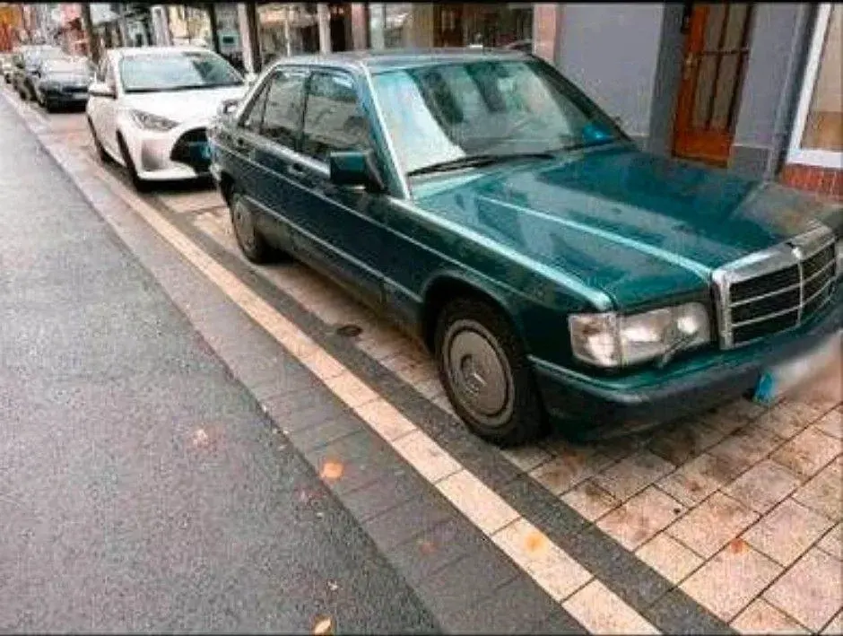 Gebraucht Mercedes 190 120 PS (88 kW) 1983 Grün Limousine