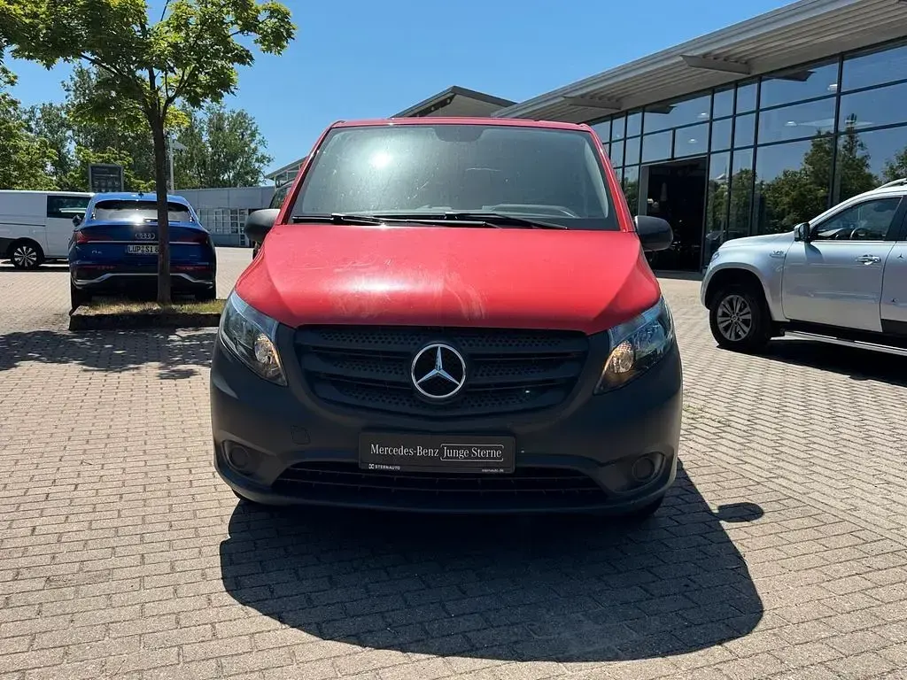 Gebraucht Mercedes Vito 102 PS (75 kW) 2022 Rot Van