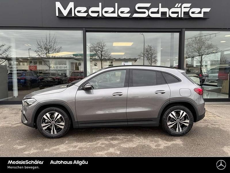 Gebraucht Mercedes GLA200 Progressive 163 PS (119 kW) 2026 Lack mountaingrau SUV