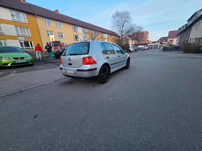 Gebraucht VW Golf IV 101 PS (74 kW) 1998 Silber Kleinwagen