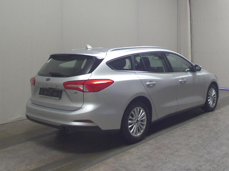 Gebraucht Ford Focus Titanium 125 PS (91 kW) 2021 Silber Limousine