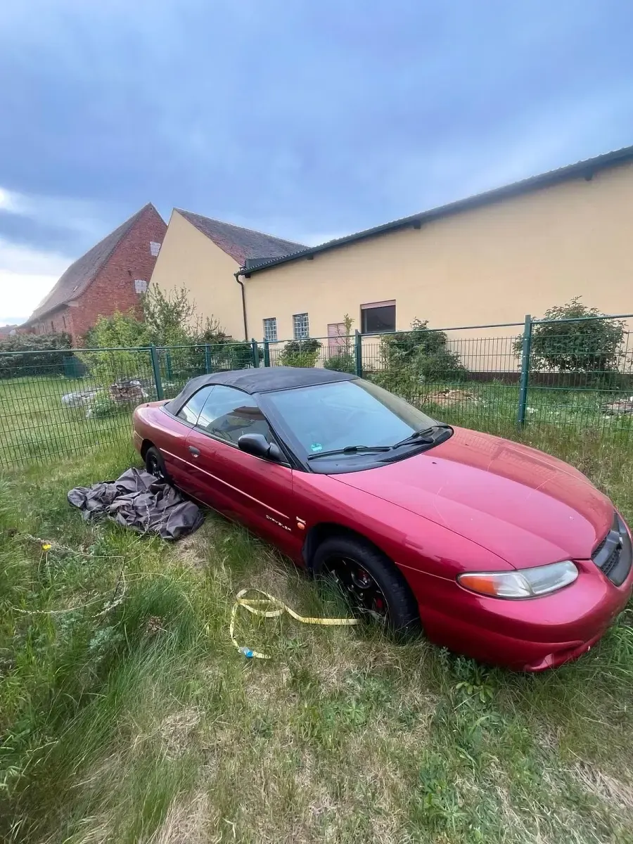 Używany Chrysler Stratus 130 KM (95 kW) 1998 Czerwony Kabriolet