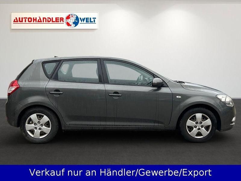 Gebraucht Kia Ceed 125 PS (91 kW) 2011 Grau Kleinwagen