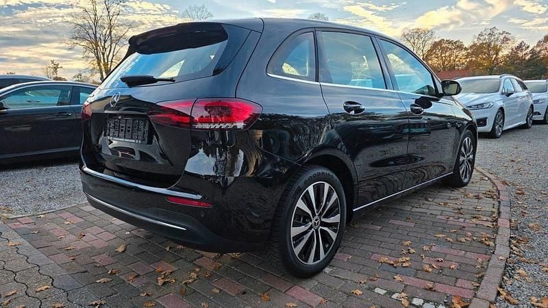 Gebraucht Mercedes B200 150 PS (110 kW) 2021 Schwarz Van / Kleinbus
