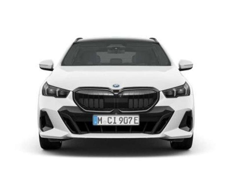 Neu BMW 530e Performance 299 PS (219 kW) 2026 Alpinweiß Kombi