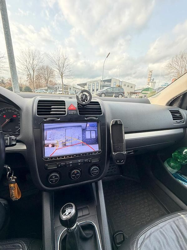 Gebraucht VW Jetta 140 PS (102 kW) 2006 Silber Limousine