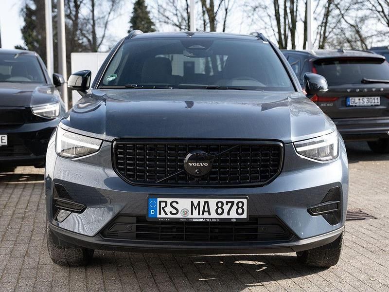 Neu Volvo XC40 Plus 163 PS (119 kW) 2026 Denim blue SUV