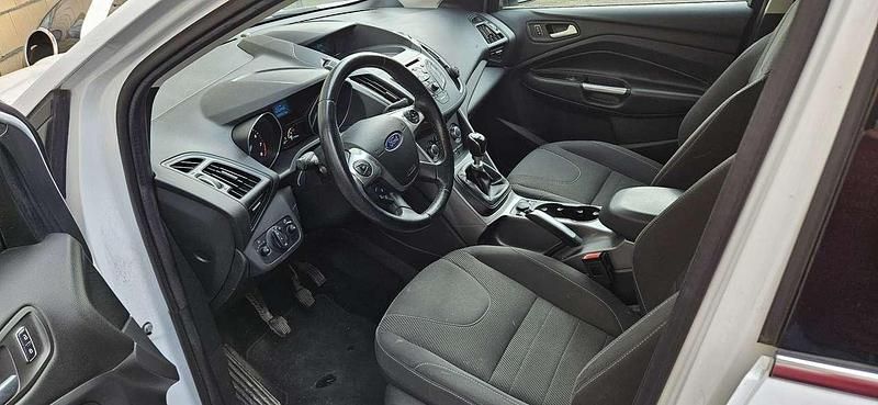 Gebraucht Ford Kuga Trend 150 PS (110 kW) 2016 Weiß SUV