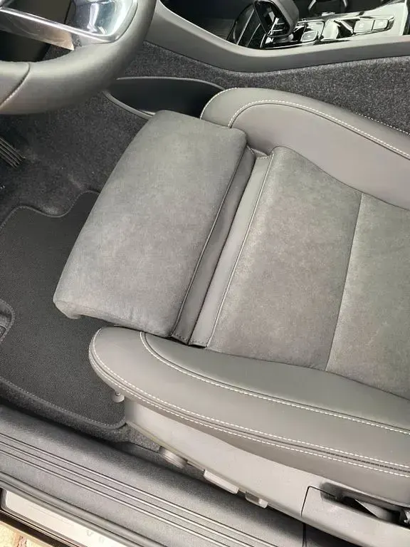 Neu Volvo XC40 Plus 163 PS (119 kW) 2025 Schwarz SUV