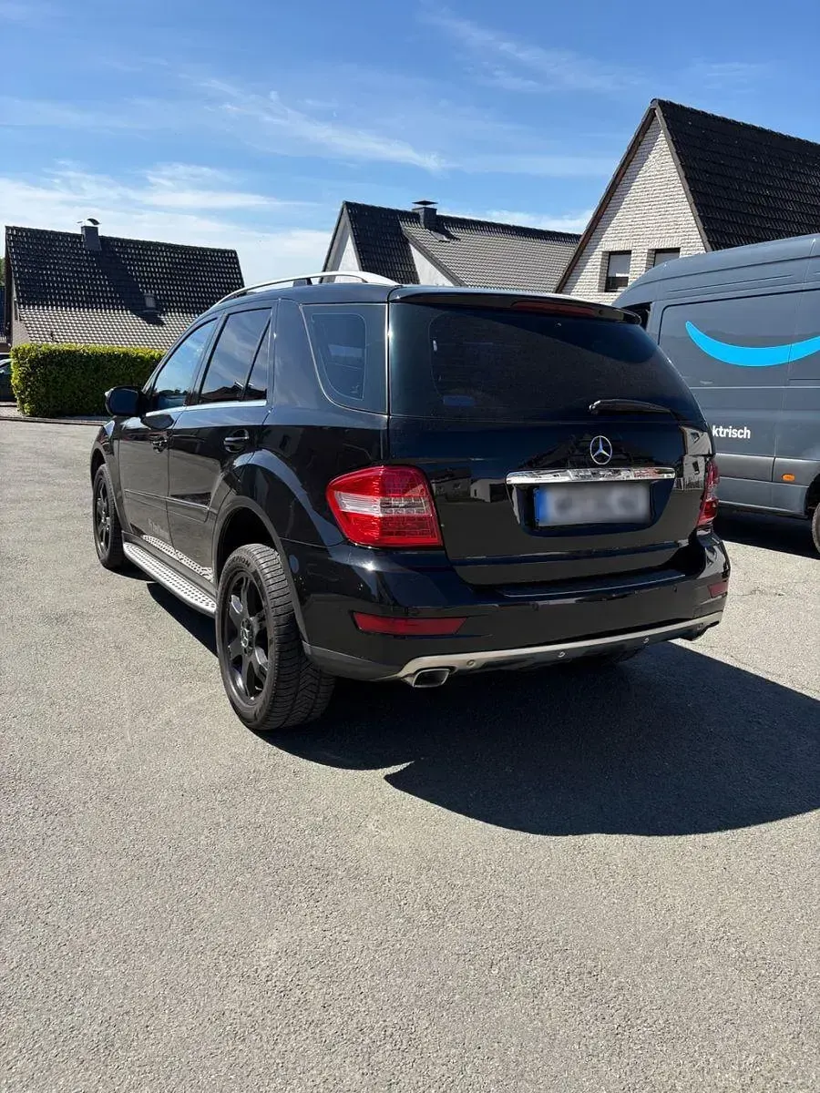 Gebraucht Mercedes ML350 231 PS (169 kW) 2010 Schwarz SUV