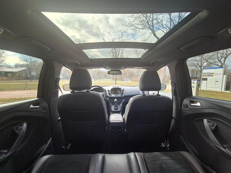 Gebraucht Ford Kuga ST-Line 179 PS (131 kW) 2019 Rot SUV