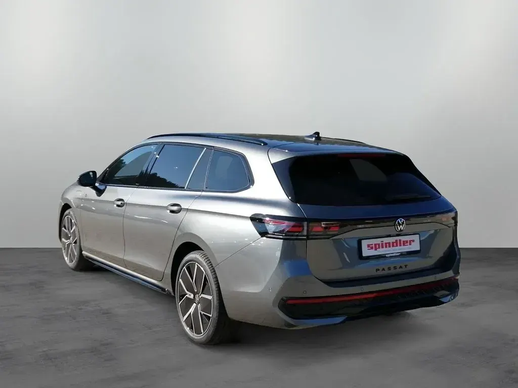 Gebraucht VW Passat R-line 177 PS (130 kW) 2026 Diabasgrau metallic Kombi