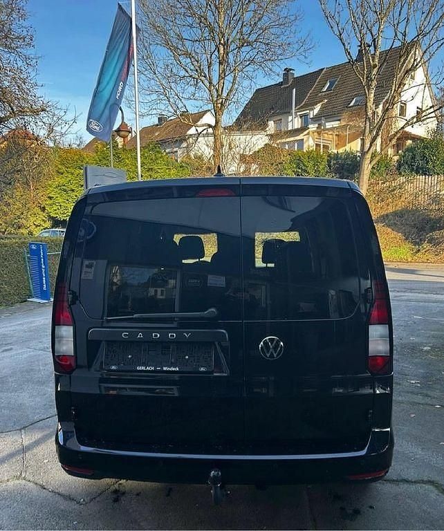 Gebraucht VW Caddy Basis 102 PS (75 kW) 2022 Schwarz Van / Kleinbus