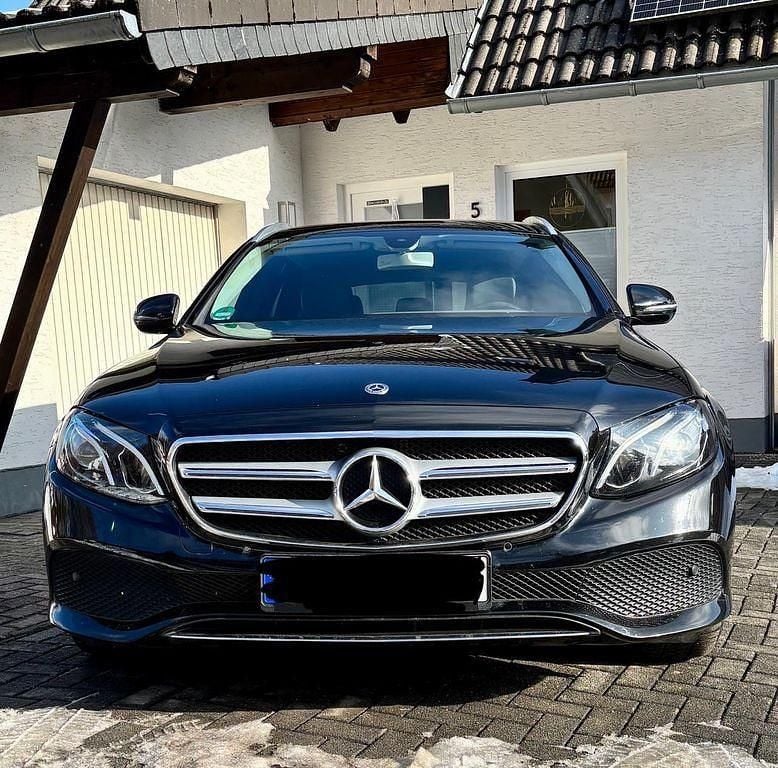Gebraucht Mercedes E200 Avantgarde 150 PS (110 kW) 2018 Schwarz Kombi