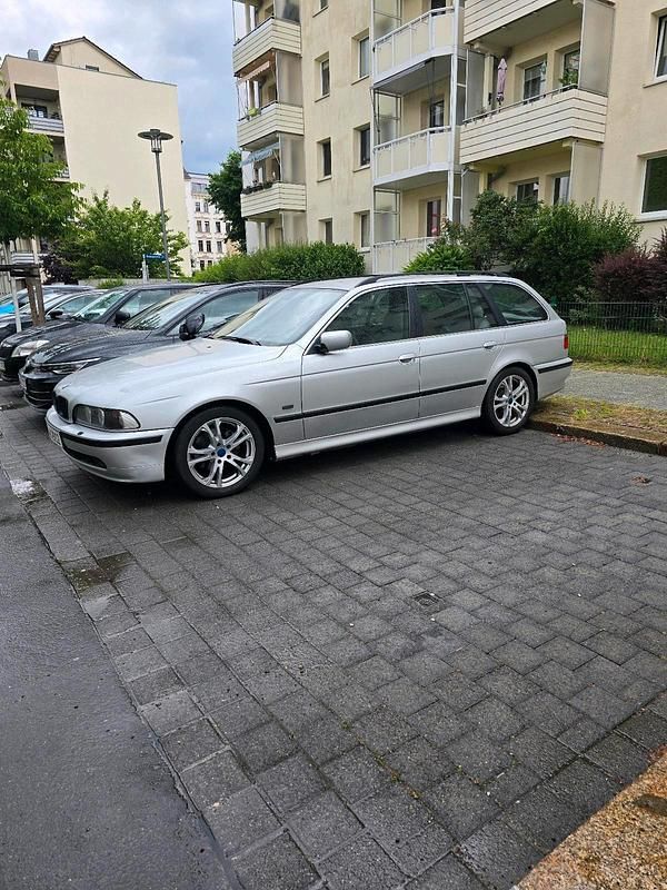 Silber Gebraucht 2001 BMW 525 Kombi | 1.777 € (Fairer Preis) - Bild 1/4