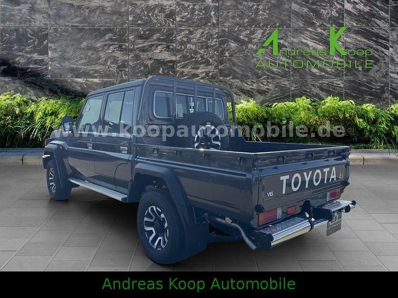 Neu Toyota Land Cruiser 231 PS (169 kW) 2025 Grau SUV