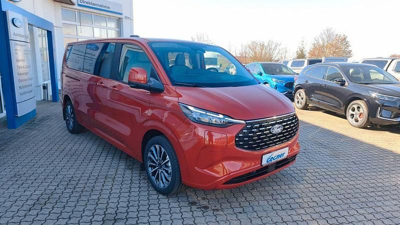 Neu Ford Tourneo Titanium 232 PS (170 kW) 2025 Rot Van / Kleinbus