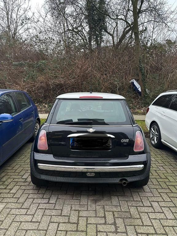 Begagnad Mini ONE 90 HK (66 kW) 2003 Svart Halvkombi