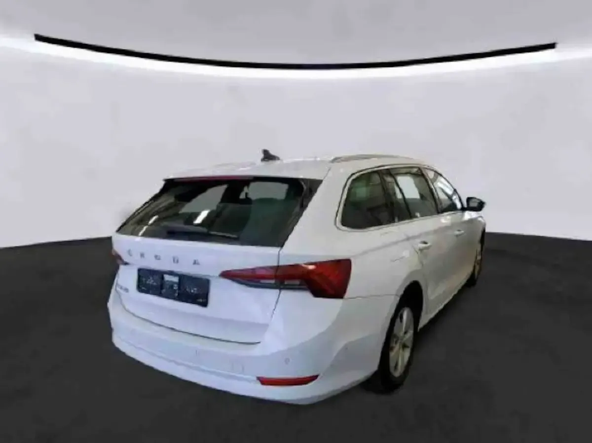Gebraucht Skoda Octavia Style 116 PS (85 kW) 2024 Moonweiss metallic Kombi