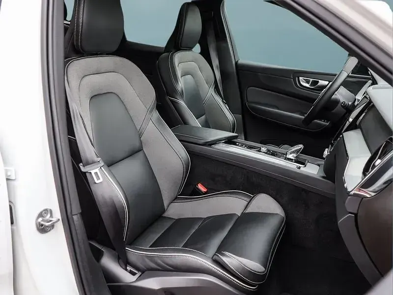 Gebraucht Volvo XC60 349 PS (256 kW) 2023 Weiß SUV