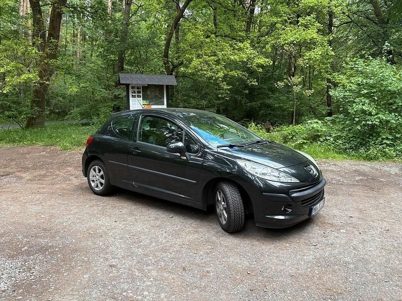 Schwarz Gebraucht 2009 Peugeot 207 Coupé | 1.999 € (Fairer Preis) - Bild 1/4