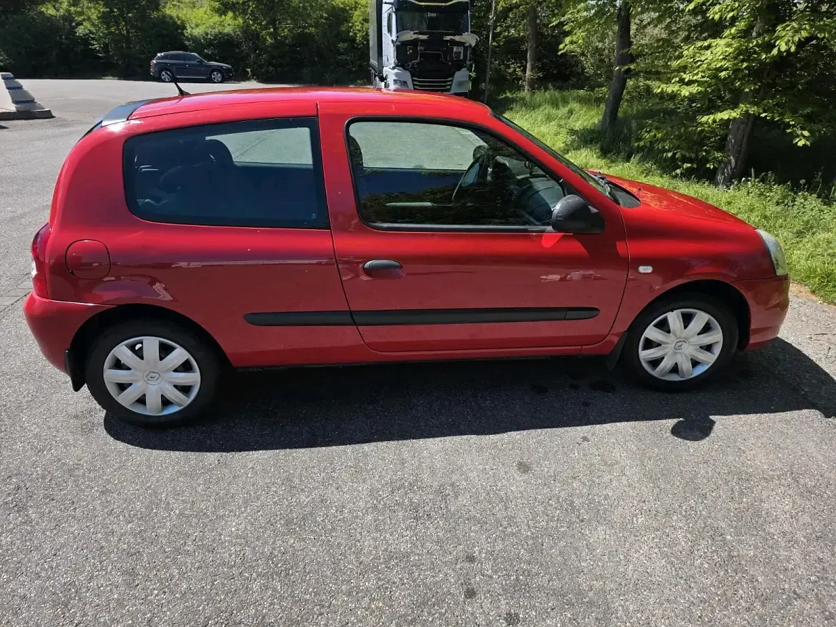 Gebraucht Renault Clio 58 PS (42 kW) 2010 Rot Kleinwagen