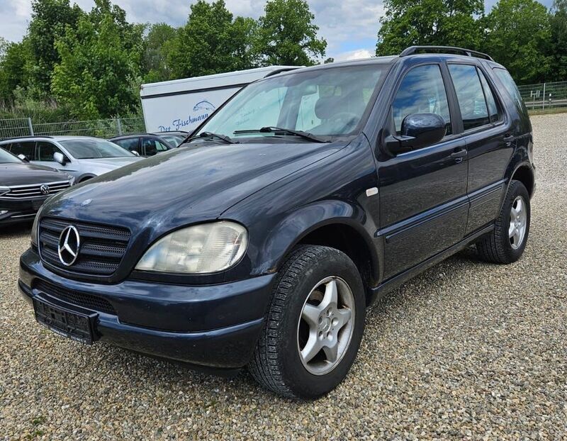 Schwarz Gebraucht 2001 Mercedes ML270 SUV | 2.990 € (Superpreis) - Bild 1/4