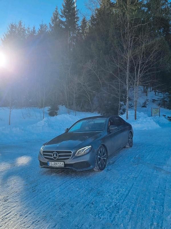 Gebraucht Mercedes E220 Avantgarde 194 PS (142 kW) 2016 Grau Limousine