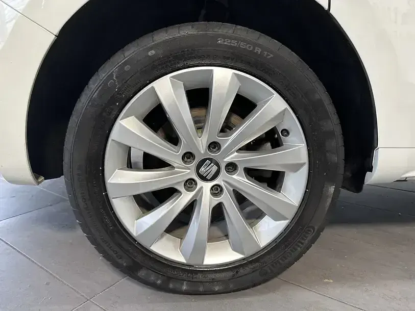 Gebraucht Seat Alhambra 4Drive 177 PS (130 kW) 2019 Rein weiss Van / Kleinbus