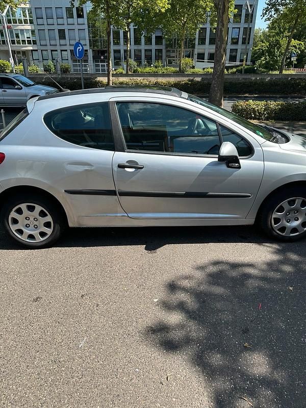 Gebraucht Peugeot 207 72 PS (52 kW) 2009 Silber Kleinwagen
