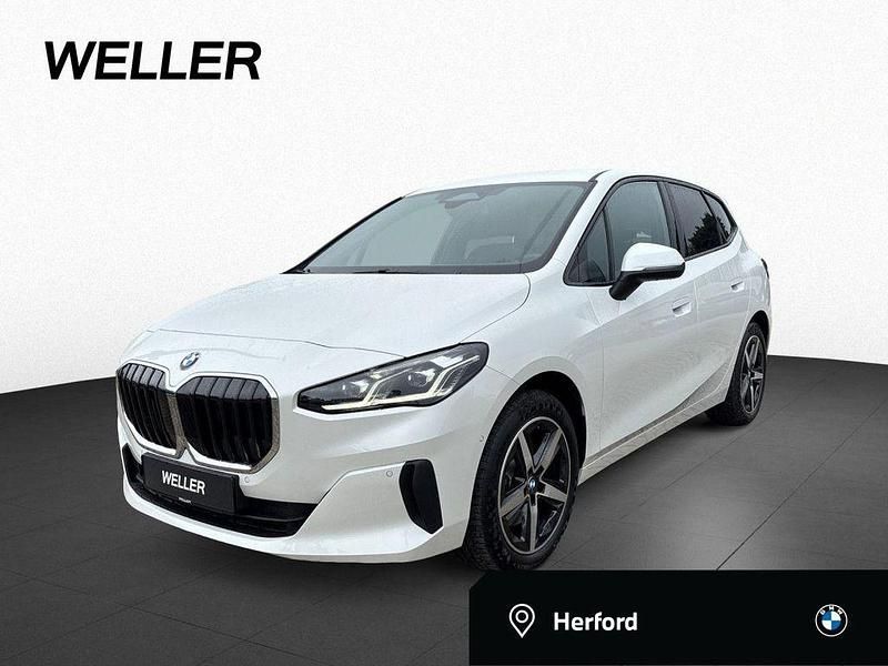 Mineralweiß (weiß) Gebraucht 2024 BMW 223 Active Tourer Comfort Edition Van / Kleinbus | 35.995 € - Bild 1/4