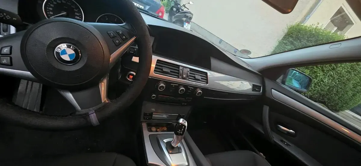 Gebraucht BMW 525 197 PS (144 kW) 2008 Schwarz Kombi