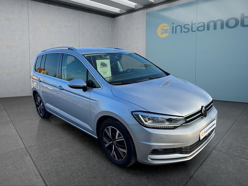 Gebraucht VW Touran 150 PS (110 kW) 2022 Silber Van / Kleinbus