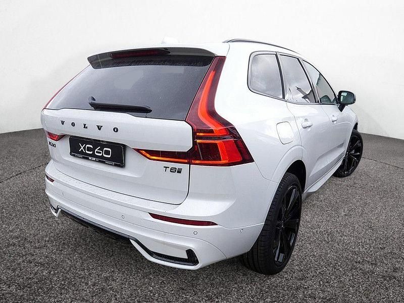 Neu Volvo XC60 Plus 455 PS (334 kW) 2025 Crystal weiss SUV