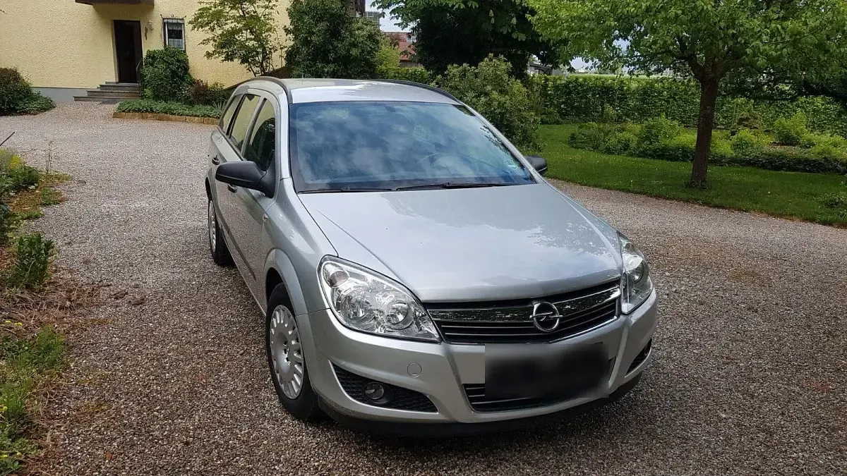Gebraucht Opel Astra Selection 90 PS (66 kW) 2009 Silber Kombi