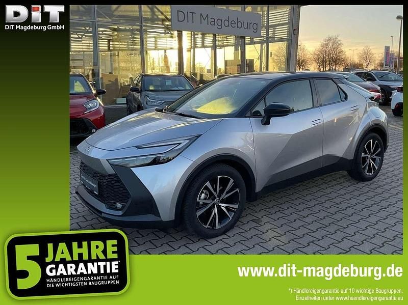 Silver metallic (1l0)/ black ( Gebraucht 2025 Toyota C-HR Team SUV | 27.990 € (Superpreis) - Bild 1/4