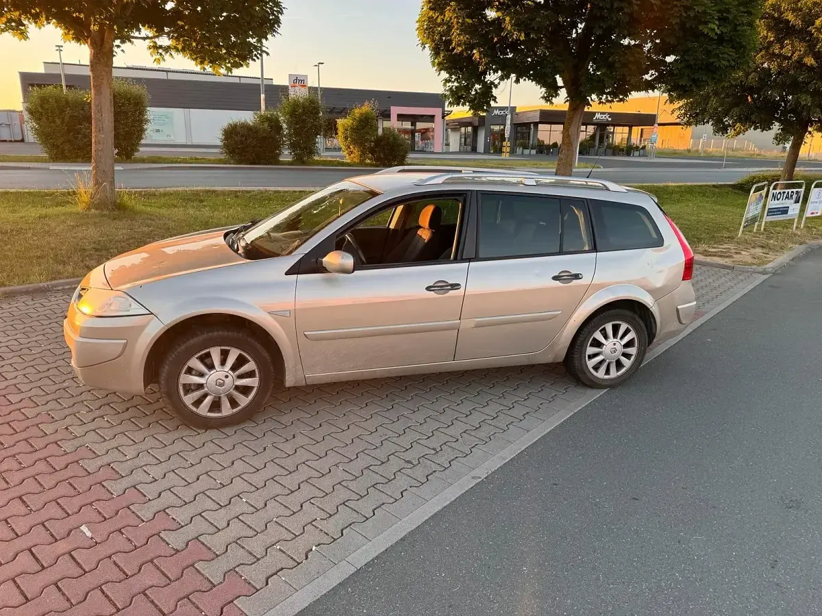 Gebraucht Renault Mégane GrandTour 105 PS (77 kW) 2008 Gold Kombi